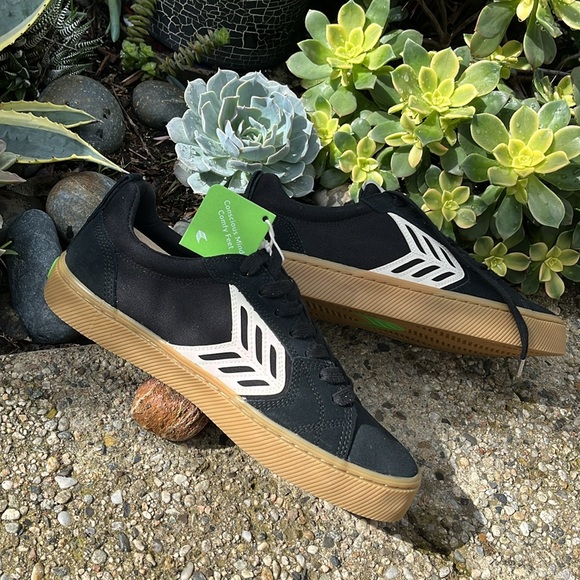 Cariuma Catiba Pro Low Black Gum Ivory Shoes - Picture 9 of 16